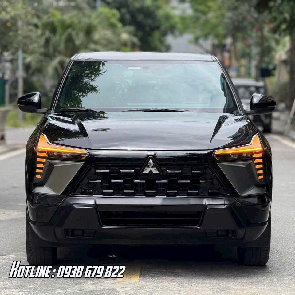 Mitsubishi Xforce GLX màu đen 2026
